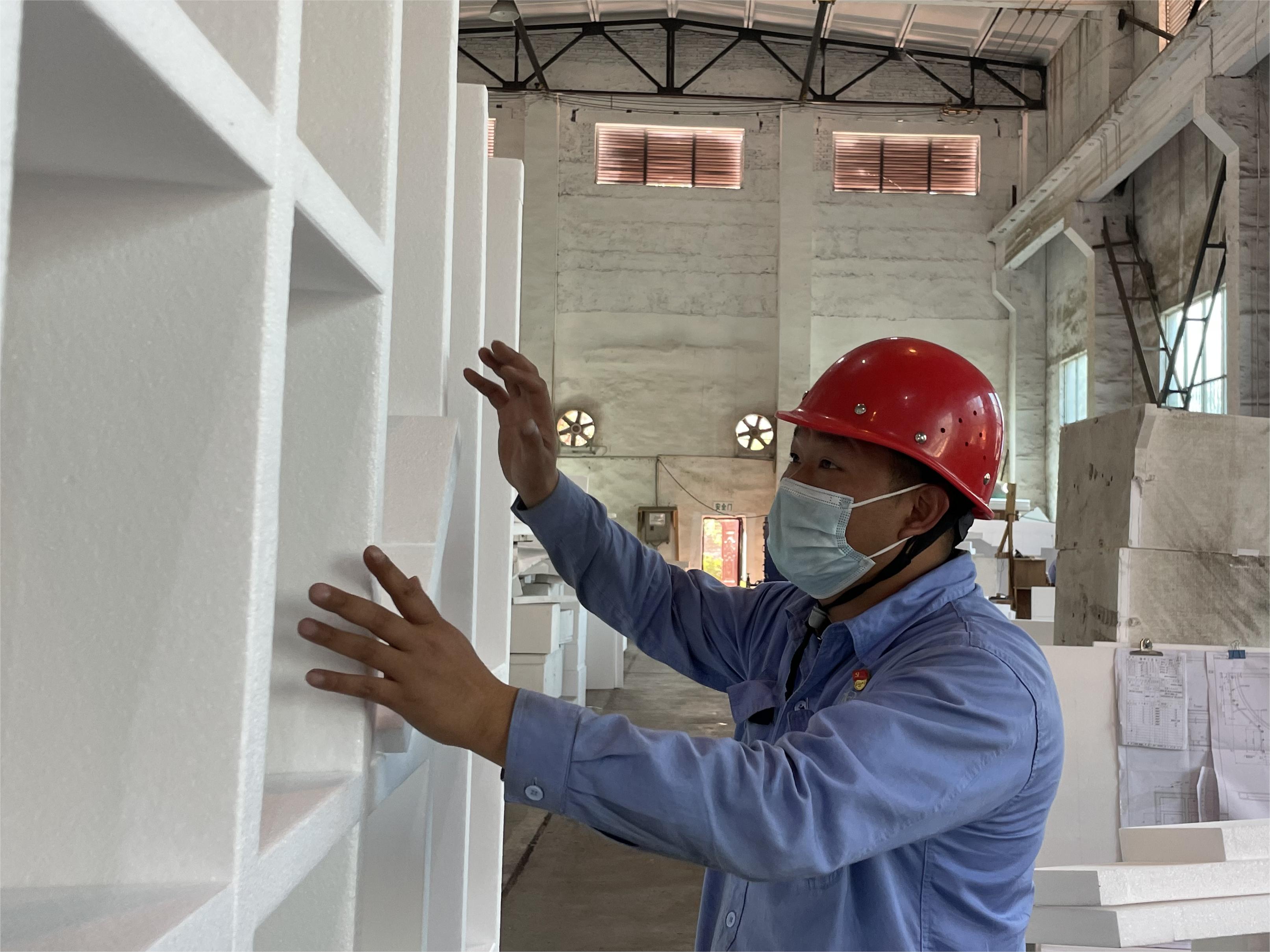 【身邊榜樣】雷建偉：扎根一線深耕耘，力行匠人“?！背霾?></div>
                    <div   id=
