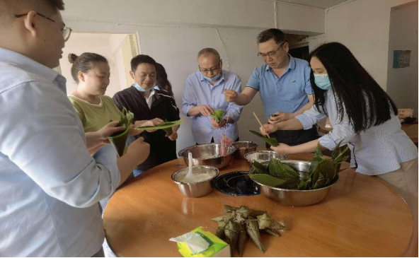 龍騰端午粽葉飄香 機電工會愛暖人心